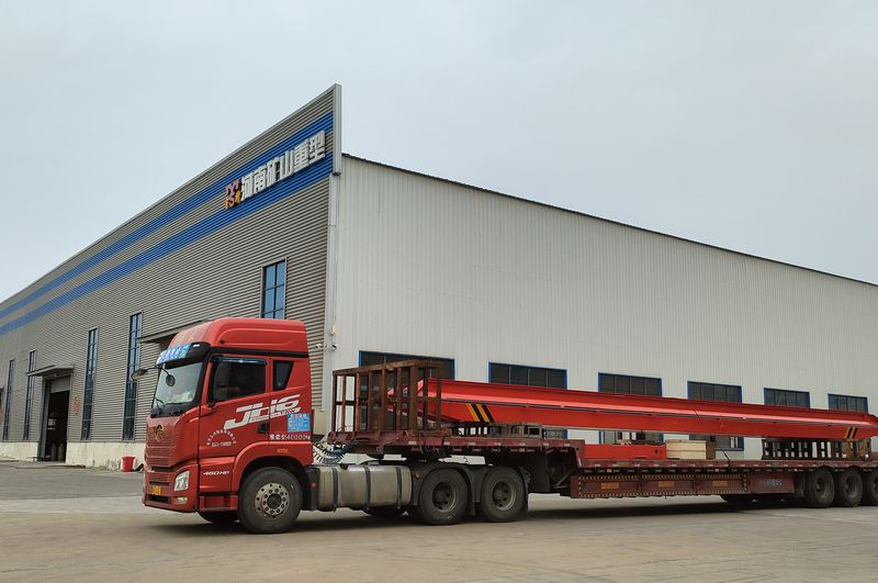 電動單梁起重機3臺 LD5t—16.8m LD3t—16.5m /2臺 制作完成，發(fā)往江西南昌交付客戶使用。