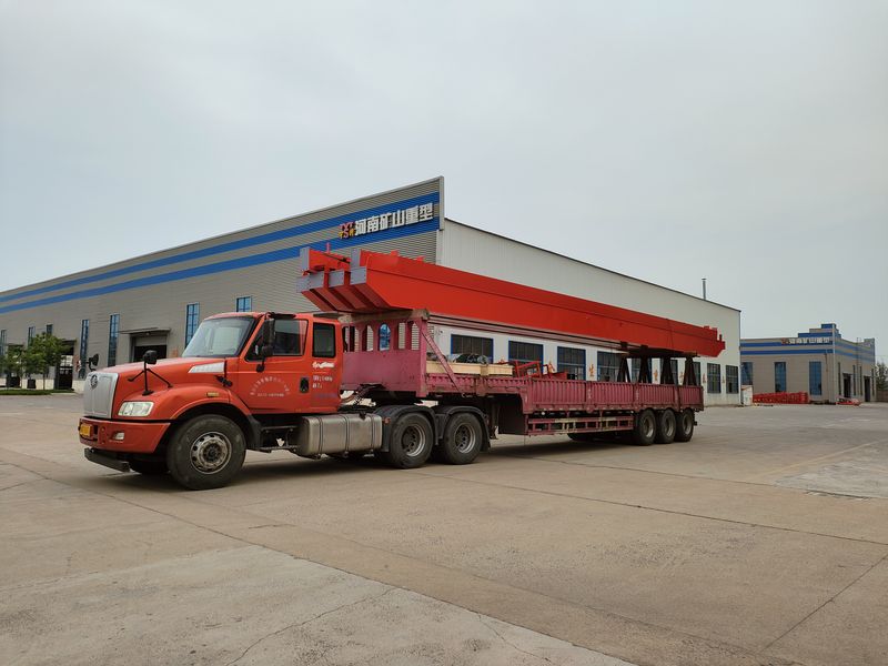 電動葫蘆橋式起重機 3臺 LH5t-17m 制作完成，發(fā)往河南漯河交付客戶使用。